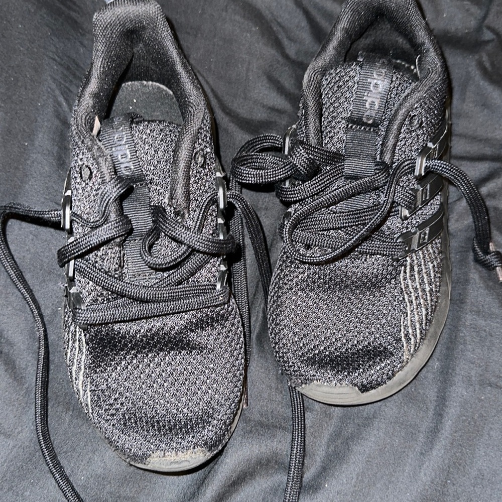 Boys shoes